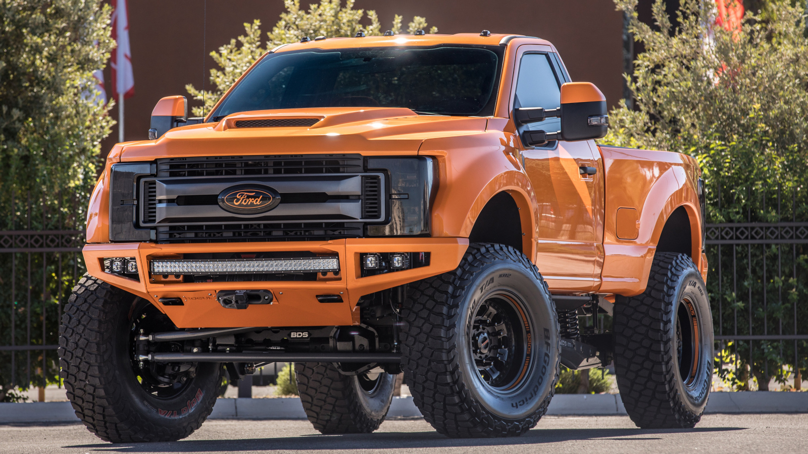 Оранжевый пикап  Ford F 250 Super Duty XLT By BDS Suspension, 2017