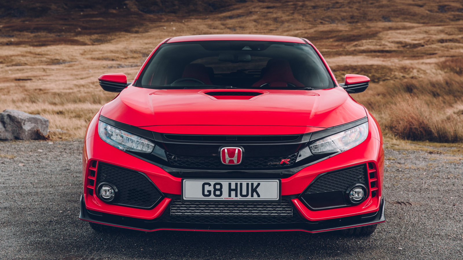 Красный автомобиль Honda Civic Type R, 2018 вид спереди