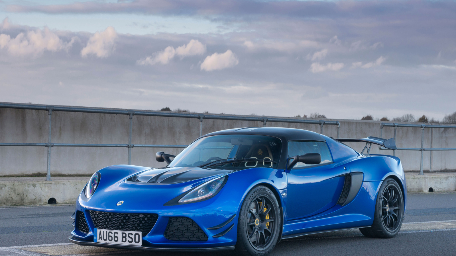 Автомобиль Lotus Exige Sport 380, синий металлик 