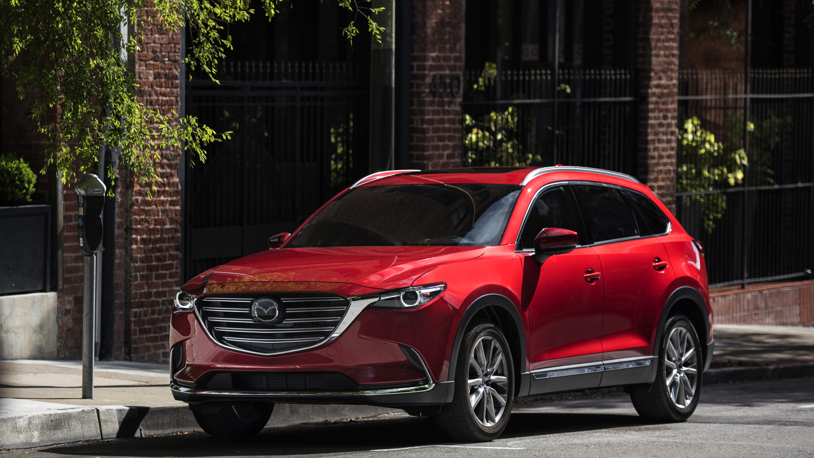 Красный автомобиль Mazda CX-9, 2017 