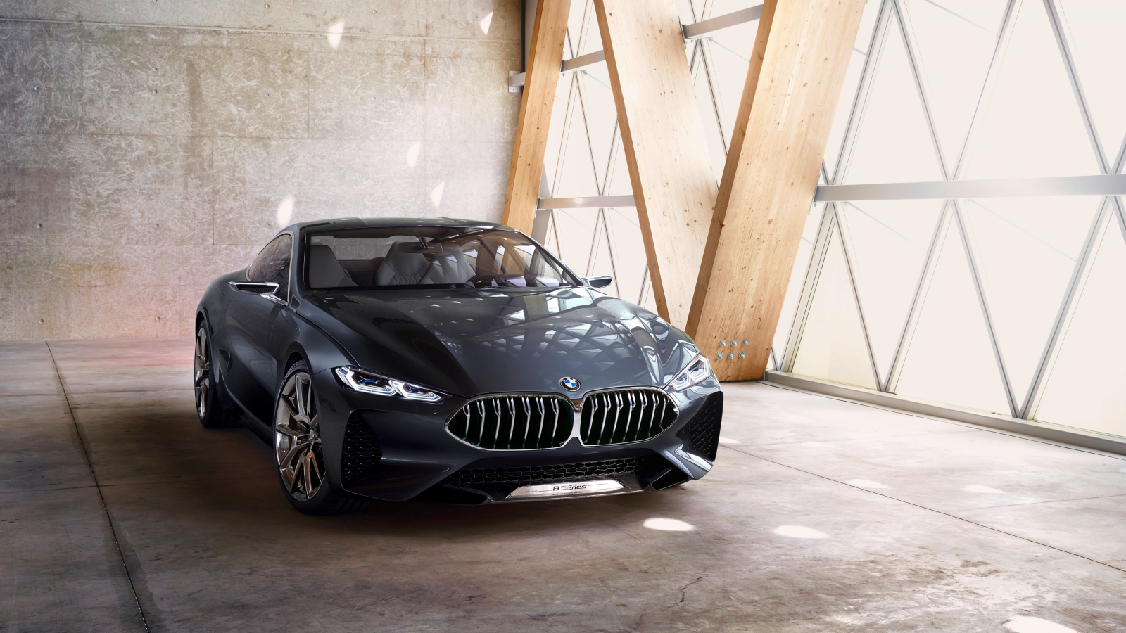 Серебристый автомобиль BMW Concept 8 Series, 2018