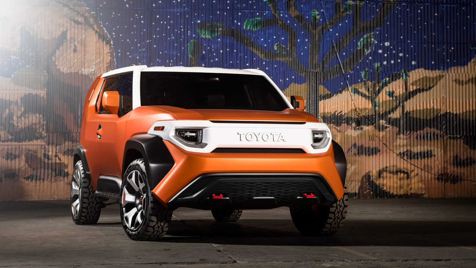 Внедорожник Toyota FT-4X оранжевый металлик 