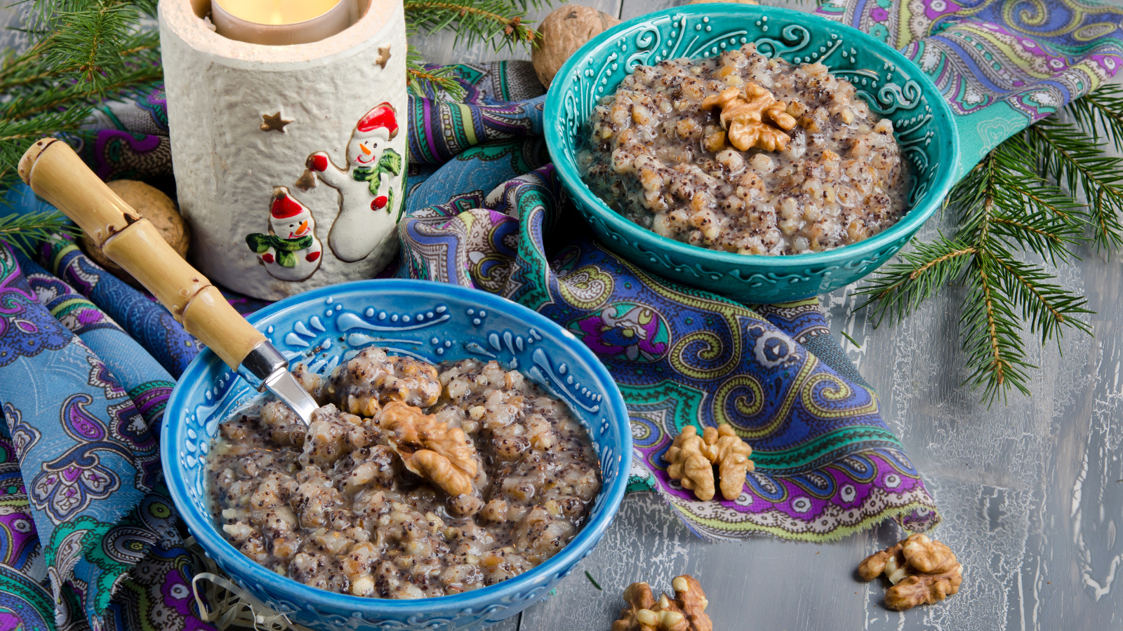 Праздничная кутья с красивой свечой на Рождество