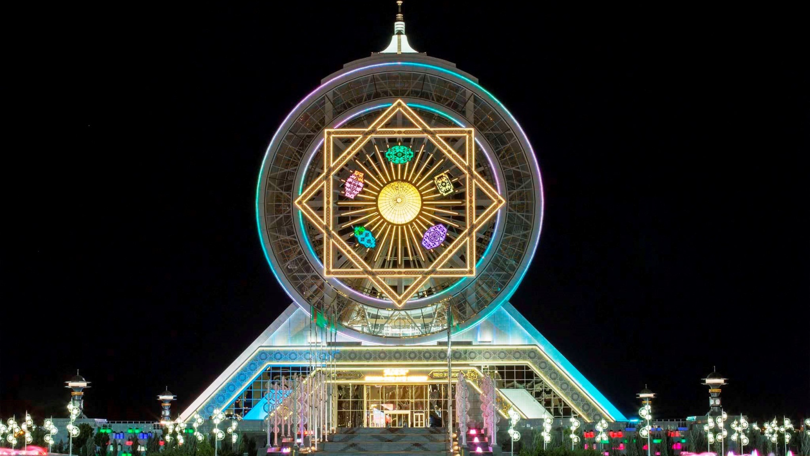 Закрытое колесо обозрения город Ашхабад 