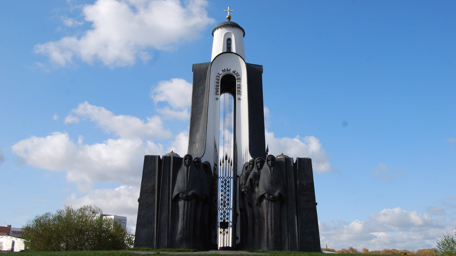 Монумент Остров слез город Минск 