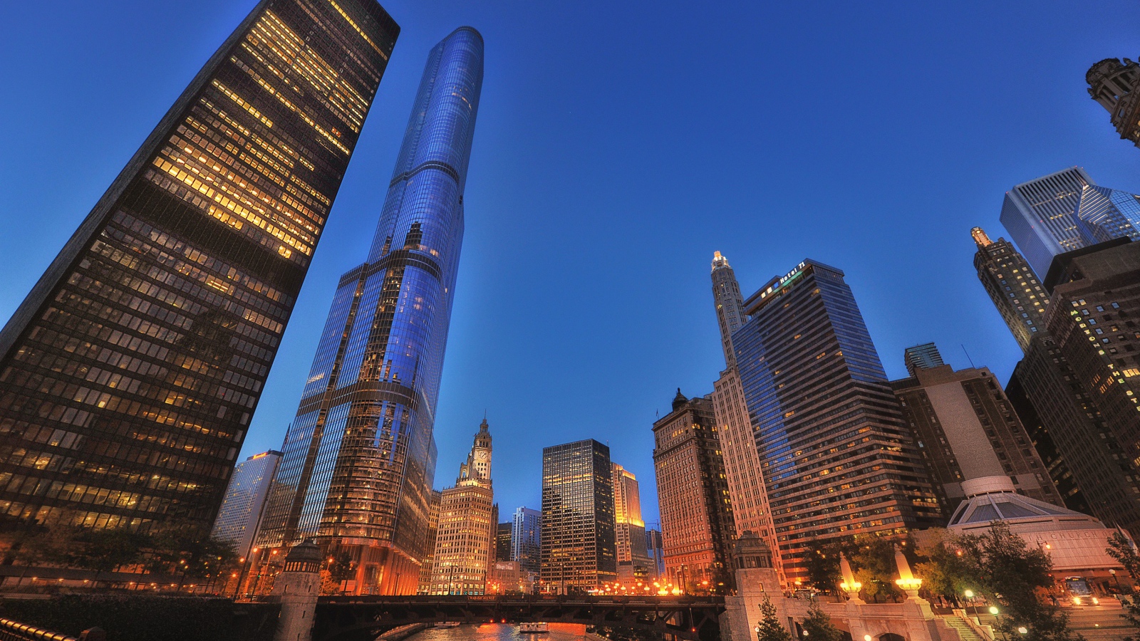 Ночные огни зданий города Чикаго 