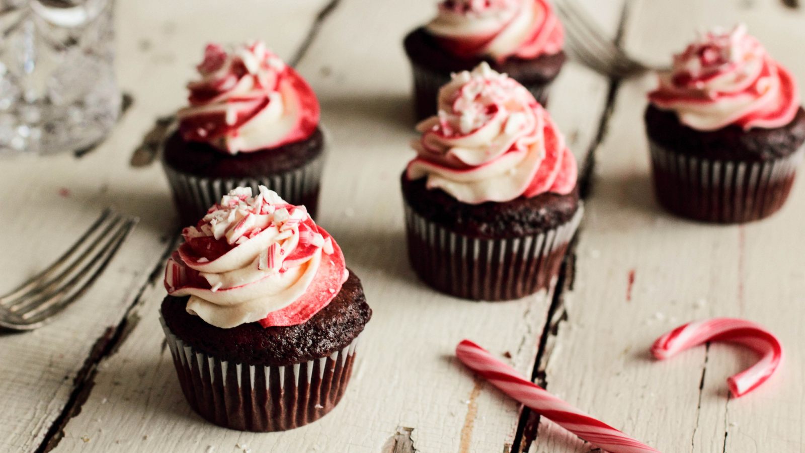 Шоколадные капкейки с кремом