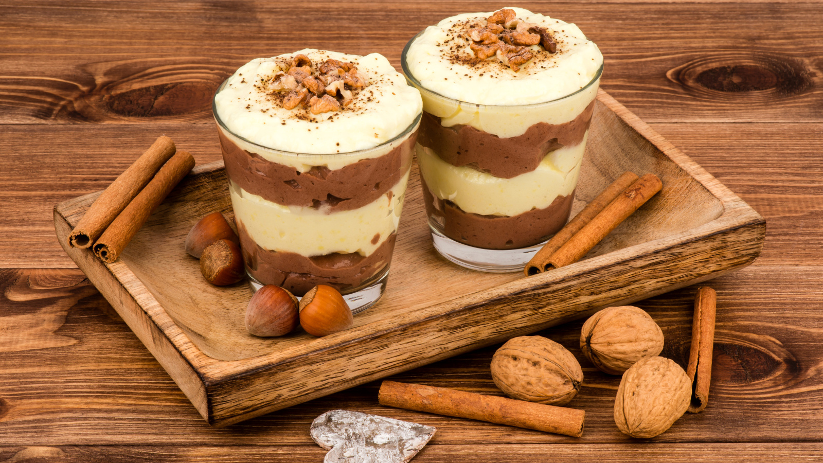 Сливочно - кофейный десерт с орехами и корицей