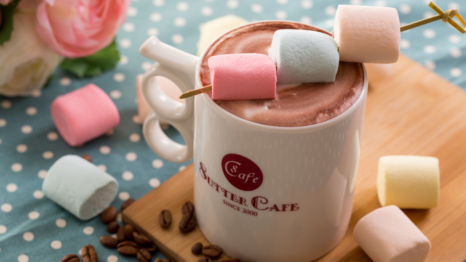 Горячий шоколад с кусочками маршмеллоу