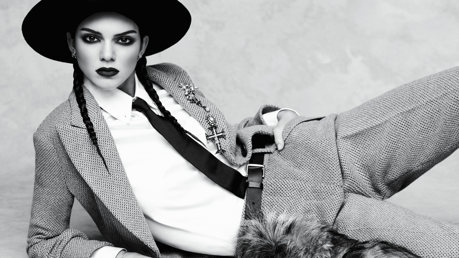 Американская модель Кендалл Дженнер, черно белое фото 