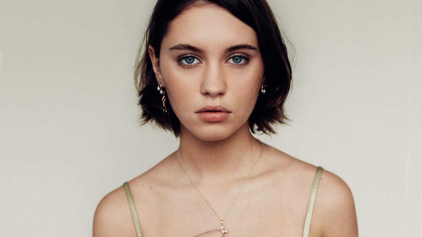 Красивая девушка, английская модель Айрис Лоу