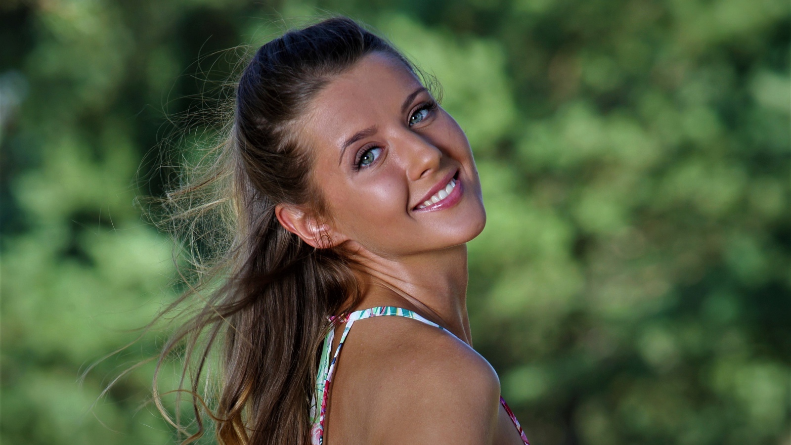 Красивая улыбающаяся девушка модель Sybil A