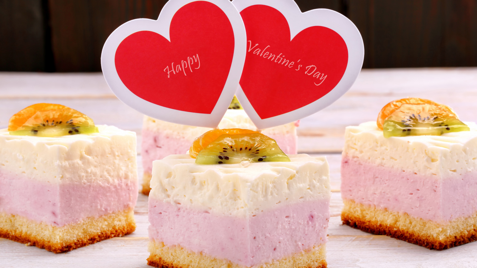 Аппетитные пирожные с сердечками на День Святого Валентина