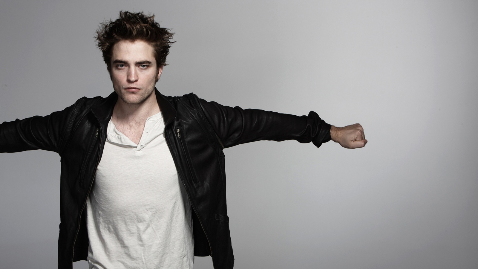 Популярный молодой актер Роберт Паттинсон 