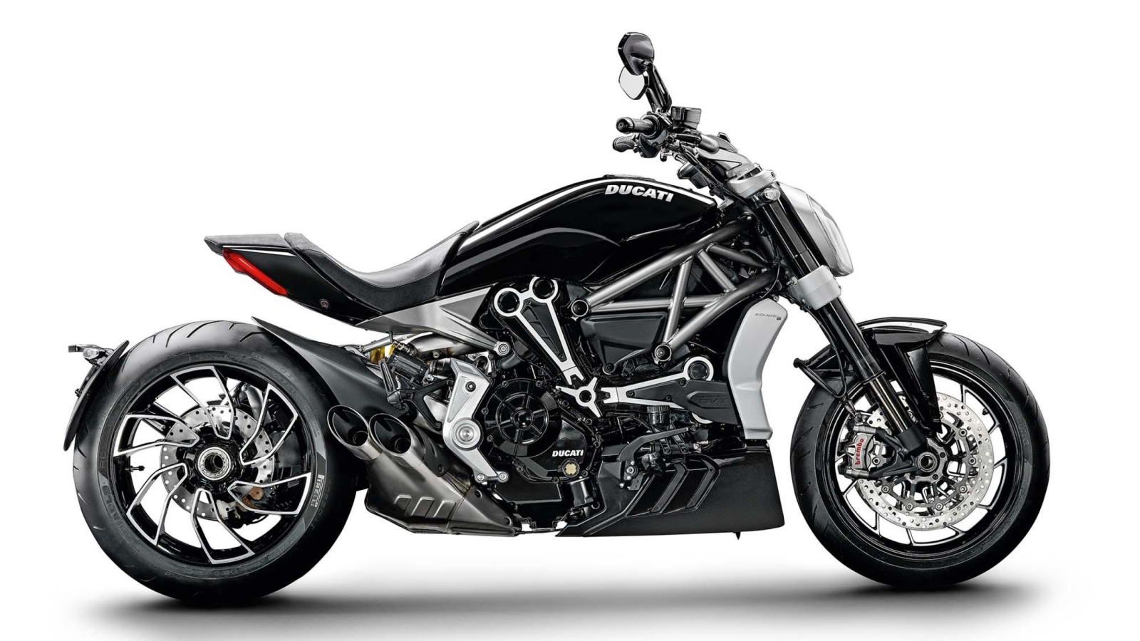Черный мотоцикл Ducati XDiavel S на белом фоне