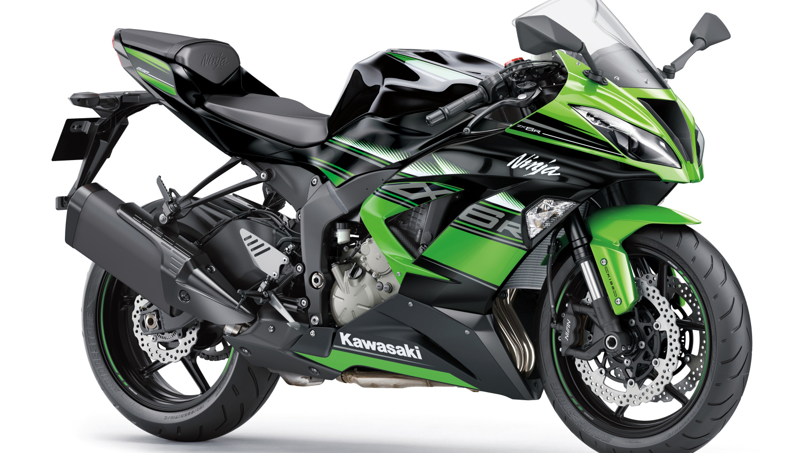 Мотоцикл Kawasaki Ninja ZX-6R на белом фоне