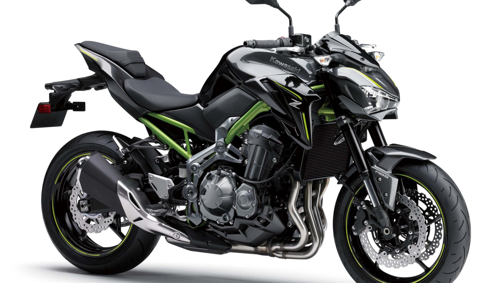 Мотоцикл  Kawasaki Z900 ABS, 2017 на белом фоне 