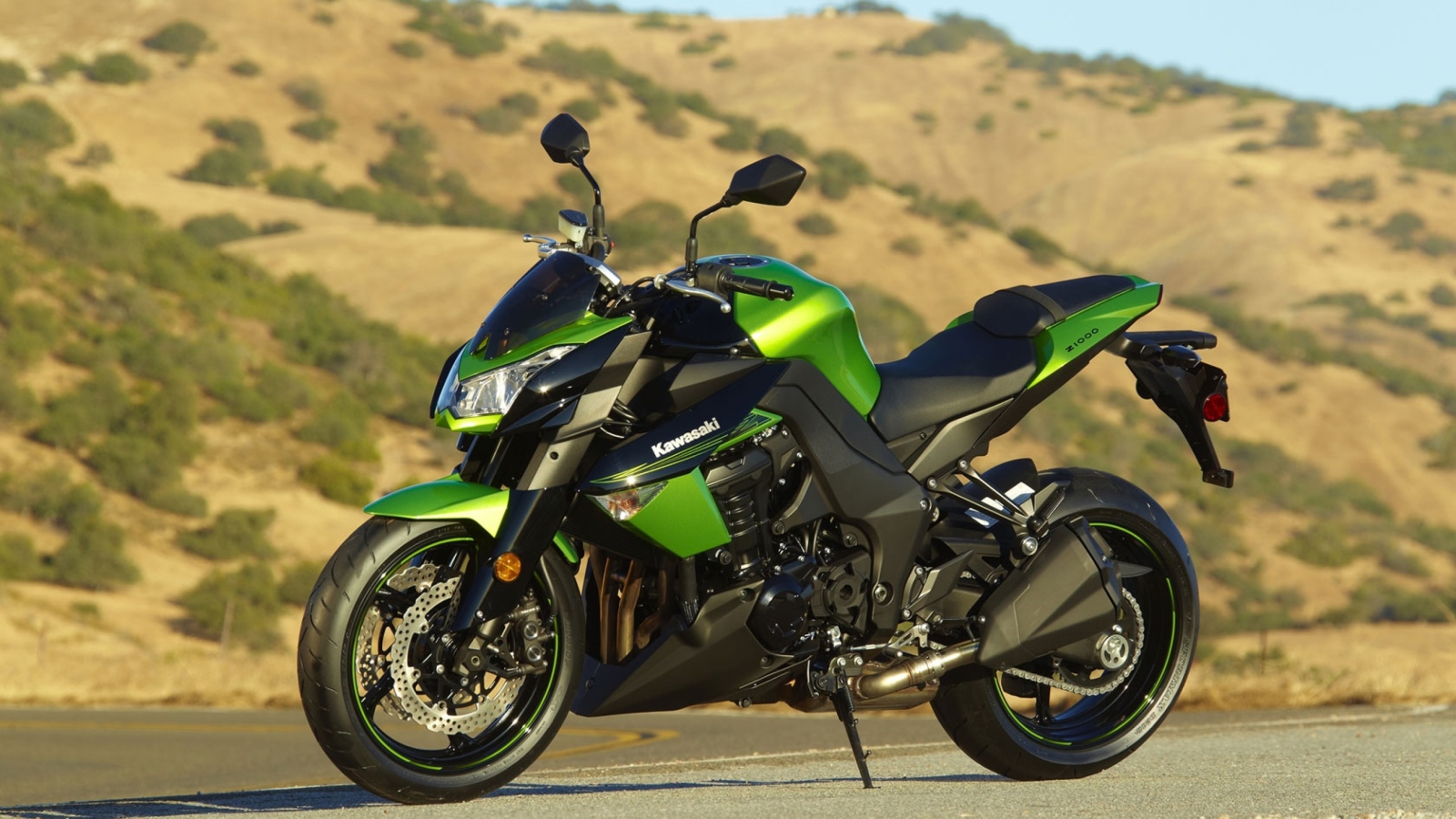 Стильный зеленый мотоцикл Kawasaki z1000 