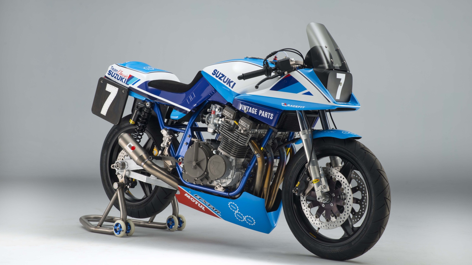 Мотоцикл Suzuki GSX1100SD синего цвета 