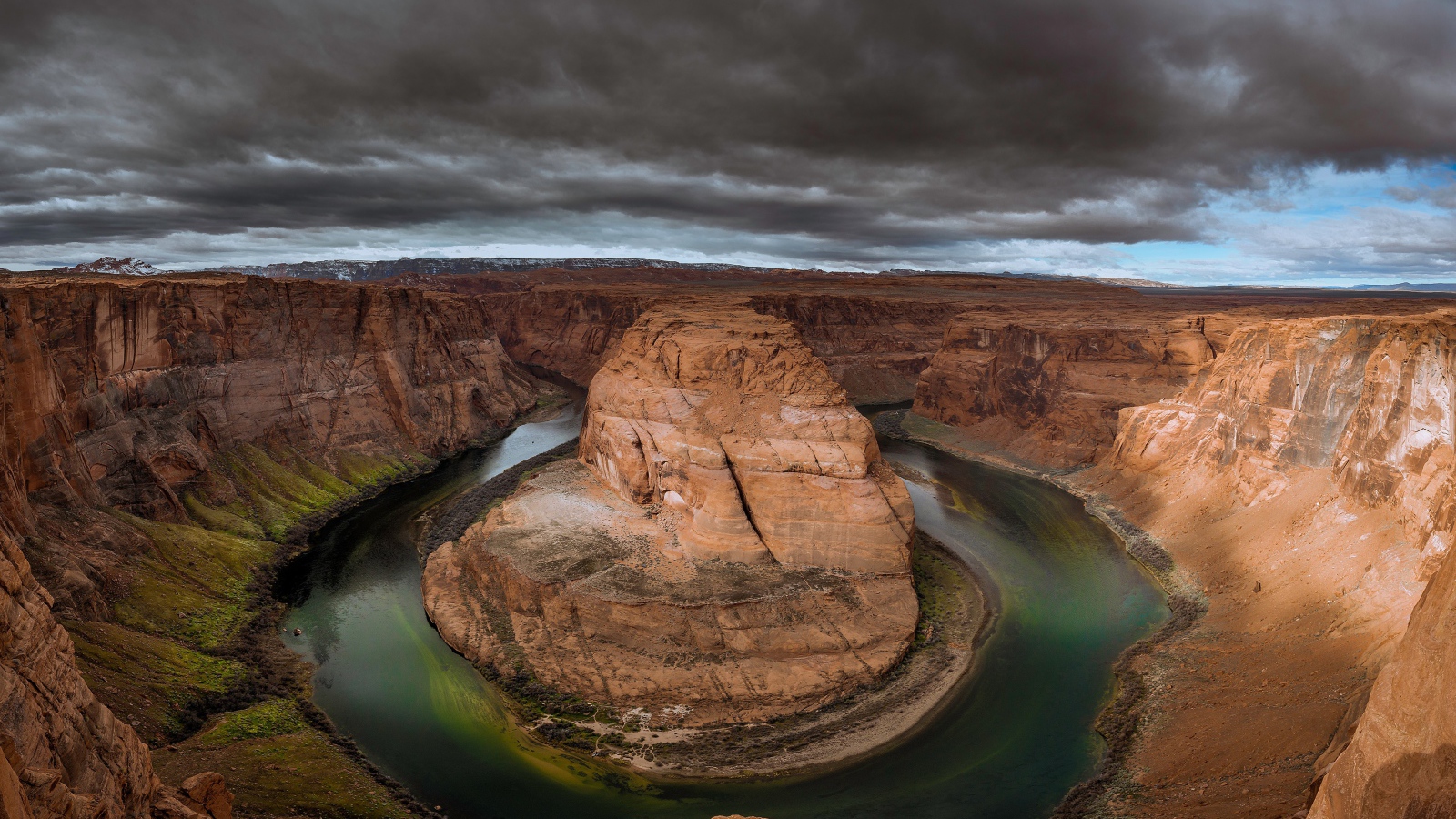Подковообразный меандр реки Колорадо 