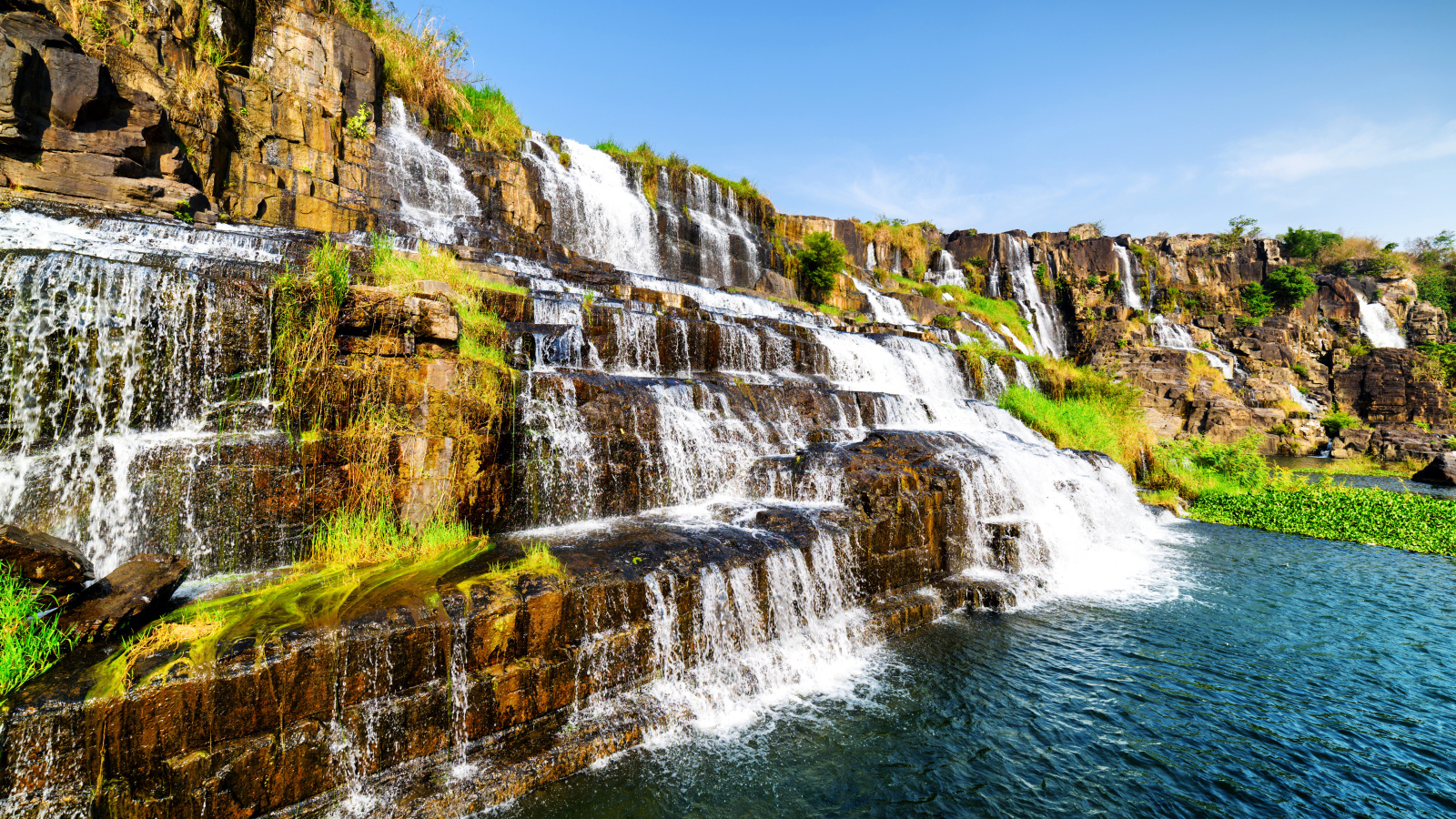 Живописный водопад Понгур, Вьетнам 