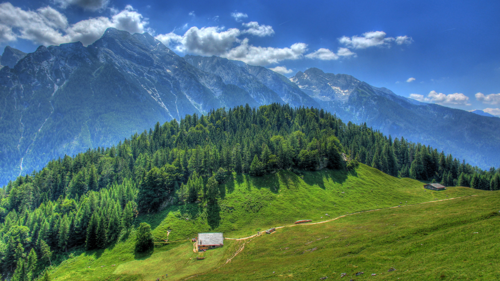 Белые облака над вершинами гор, Германия
