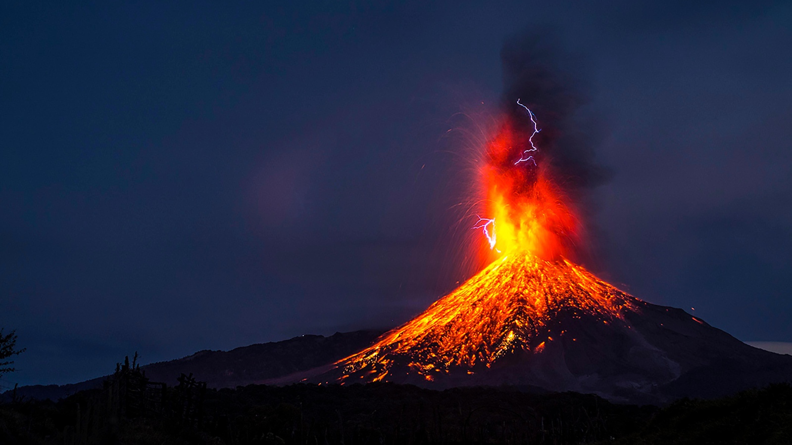 Извержение вулкана Колима, Мексика 