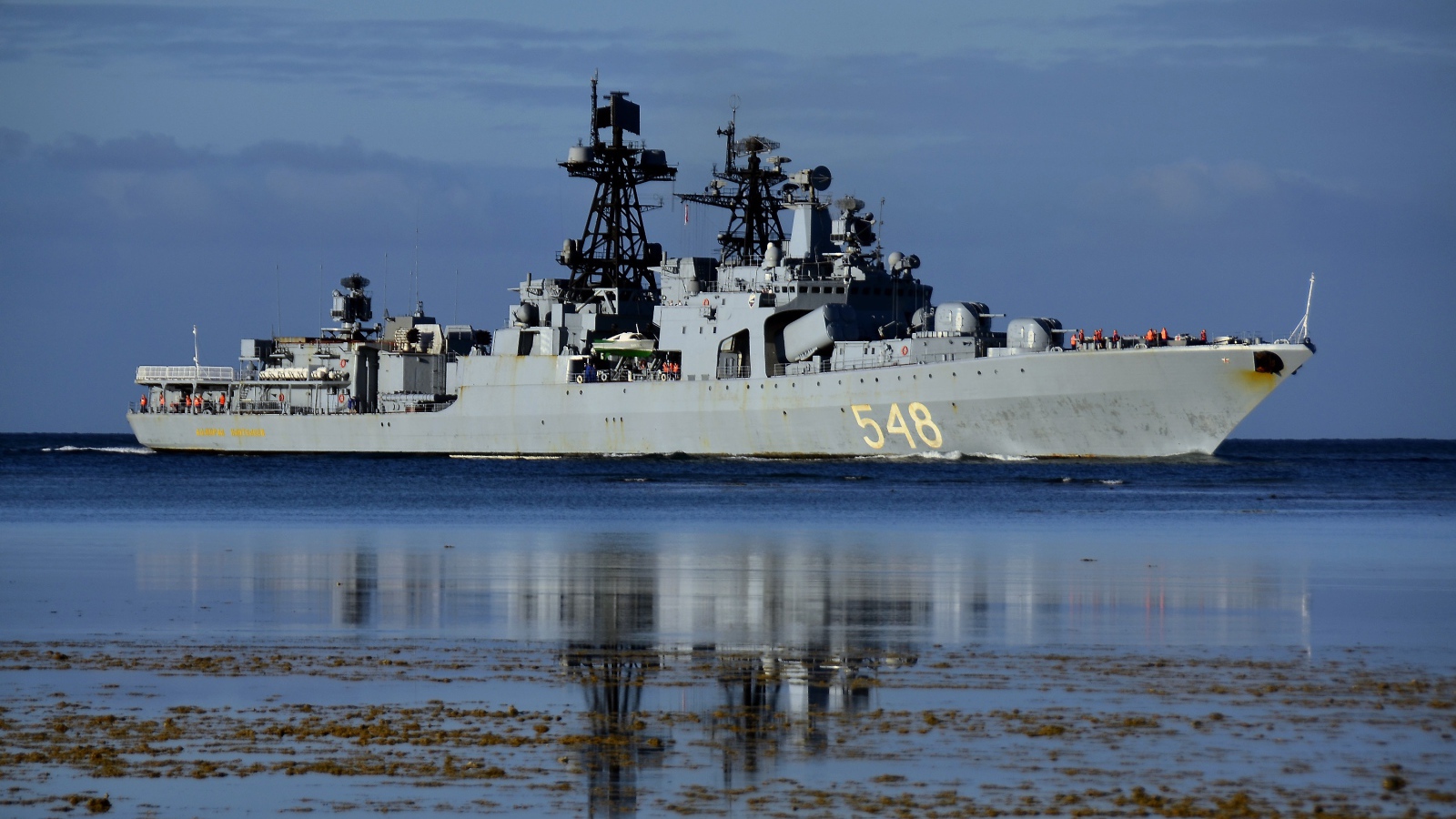 Большой противолодочный корабль Адмирал Пантелеев на воде