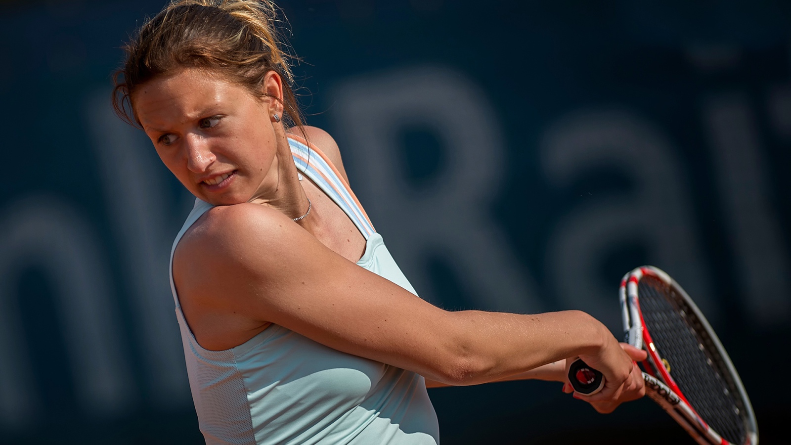 Чешская теннисистка Клара Копривова на корте 