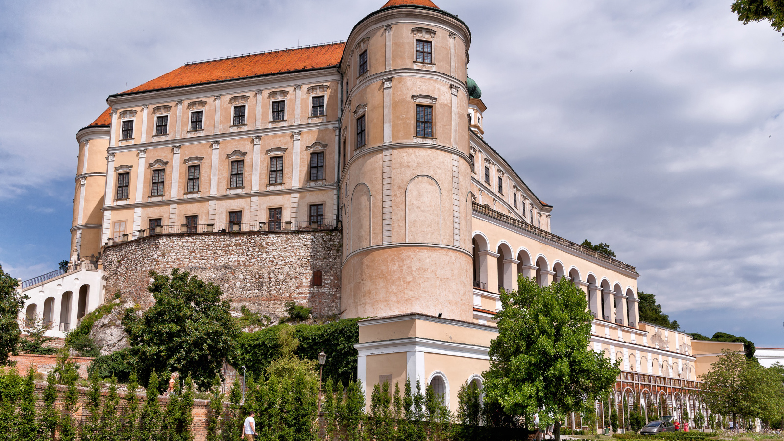 Красивый замок Дитрихштейнов, Микулов. Чехия