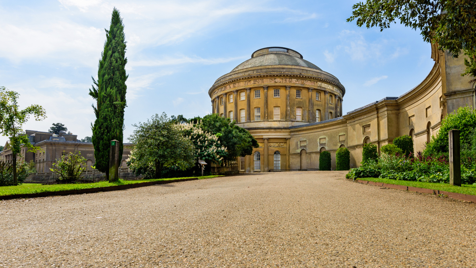 Дворец Икворт Хаус, Парк энд Гарденс, Англия