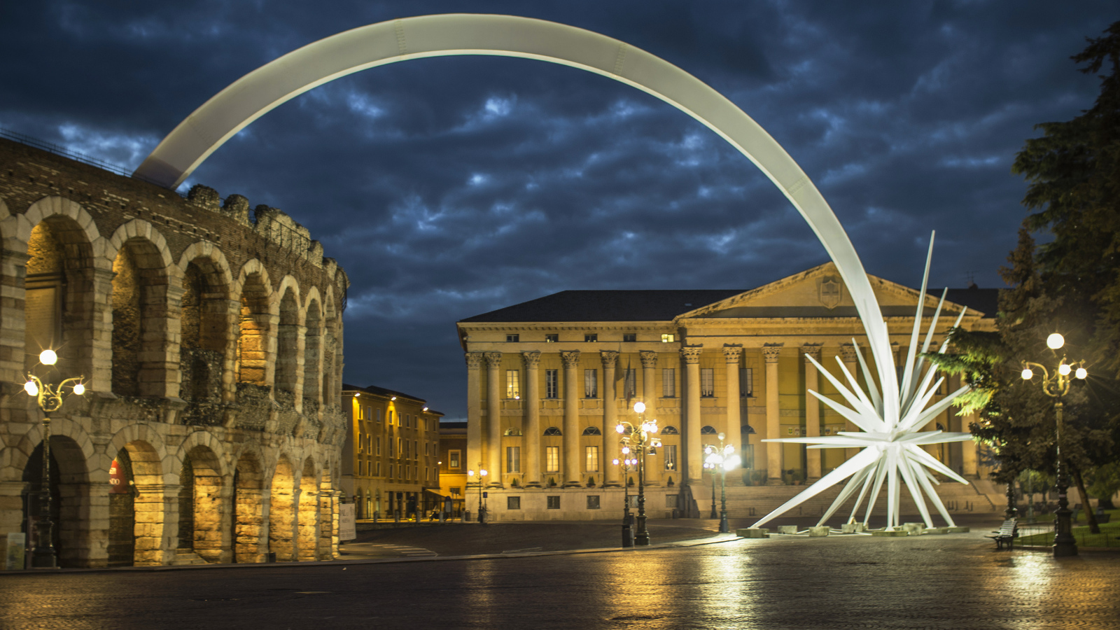 Ночная улица в Вероне, Италия