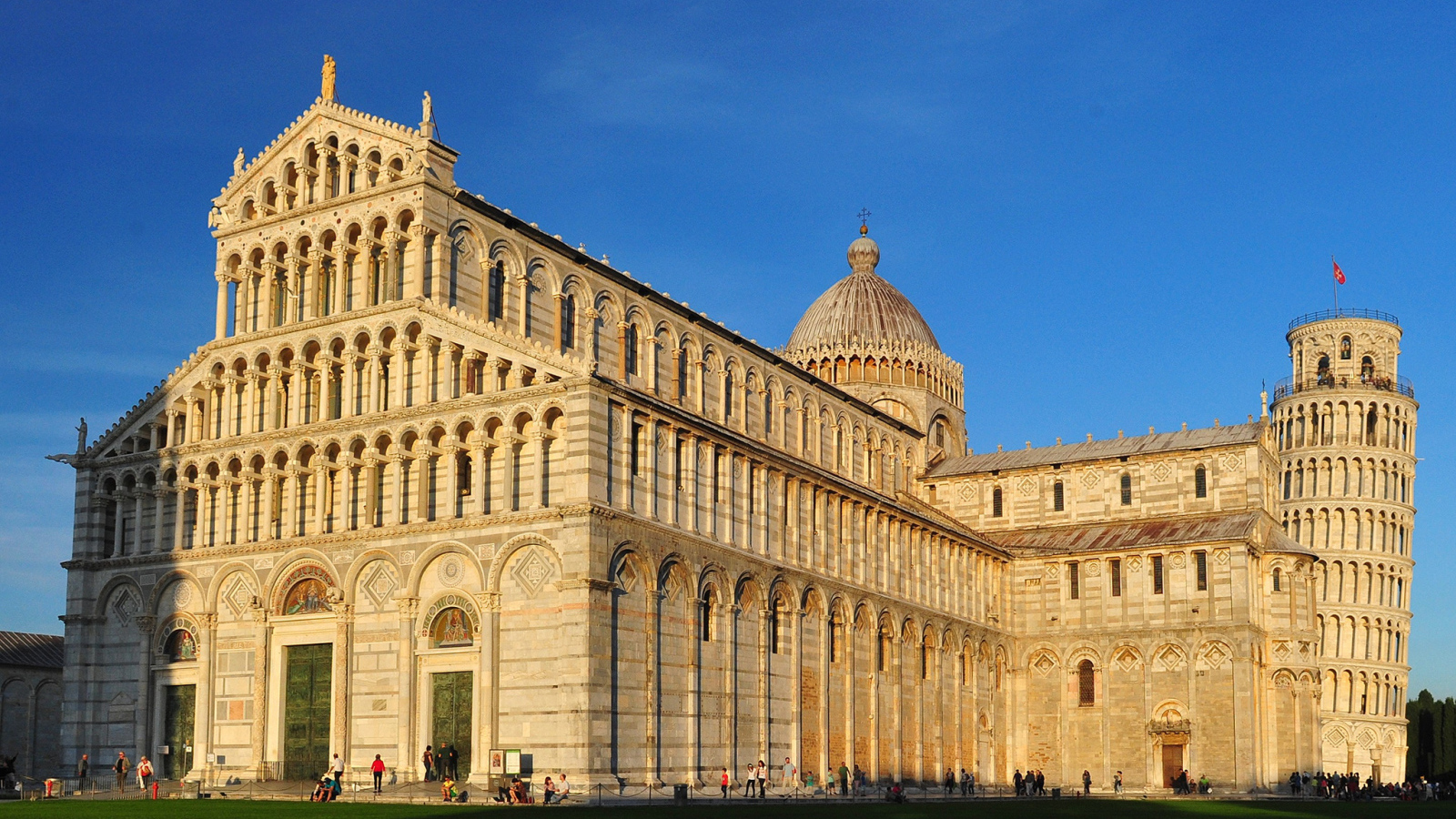 Храм у Пизанской башни, Пиза. Италия
