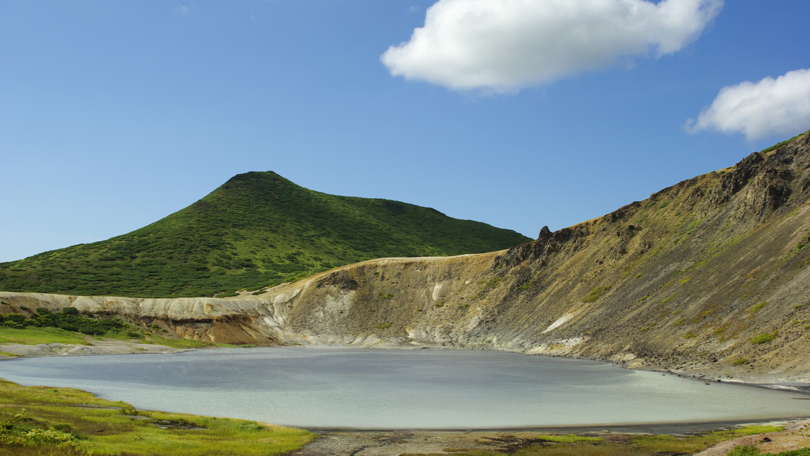 Кальдера вулкана Головнина, Курильские острова. Россия 