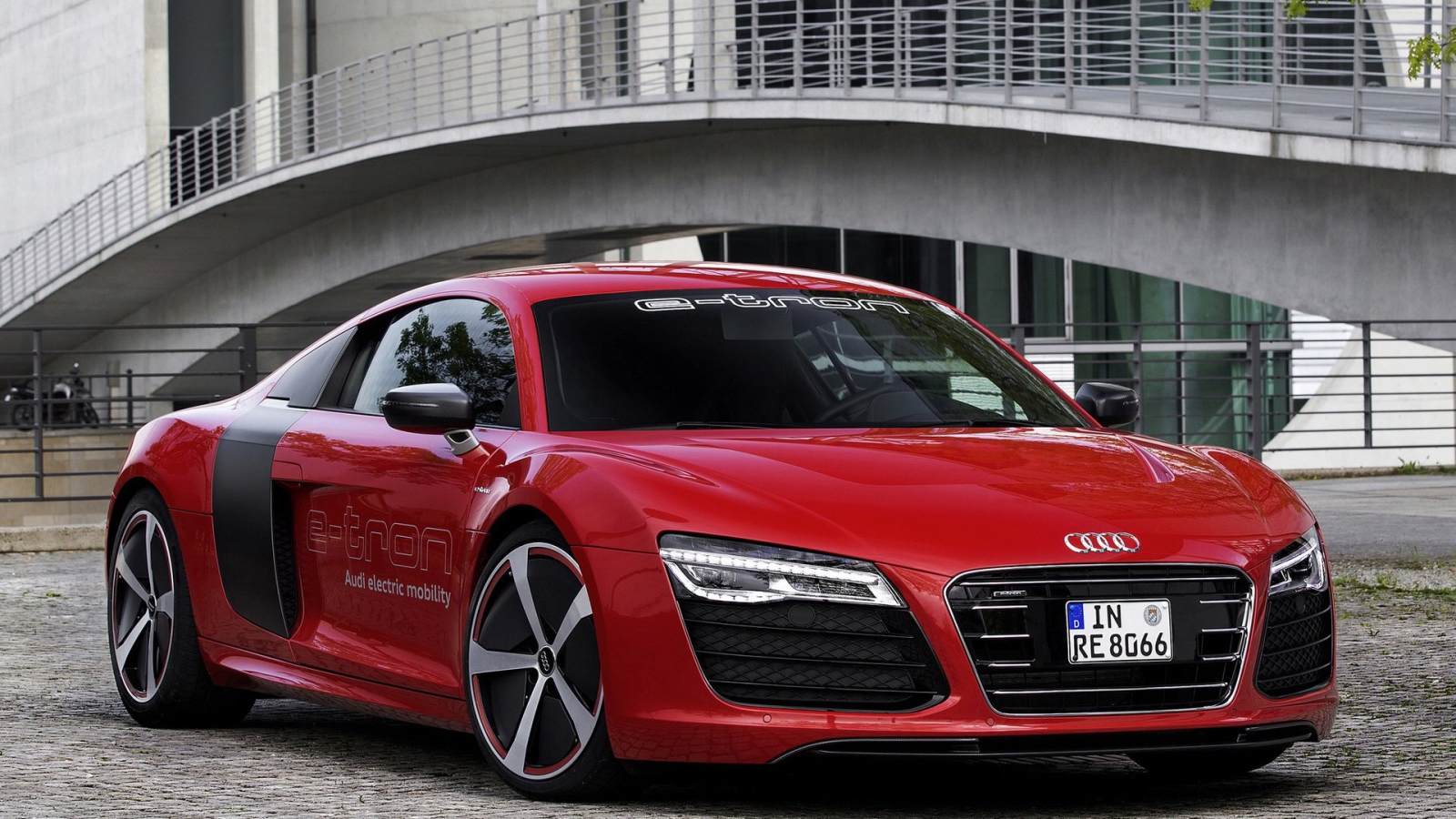 Электромобиль Audi R8 e-tron 