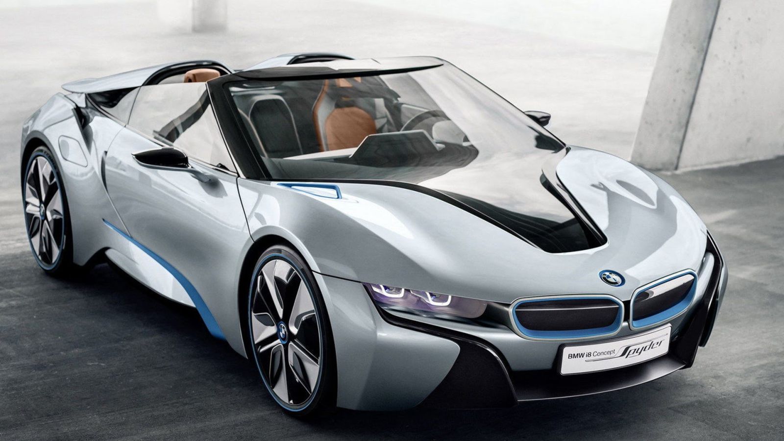 Электромобиль BMW i8 модель 2017 года 