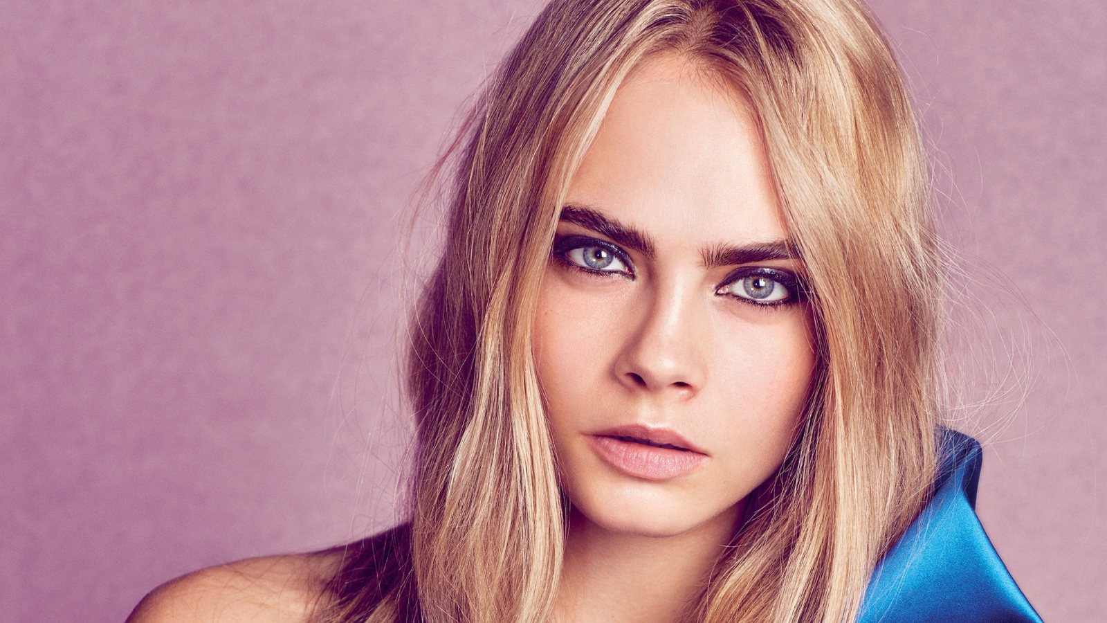 Популярная молодая актриса Кара Делевинь 