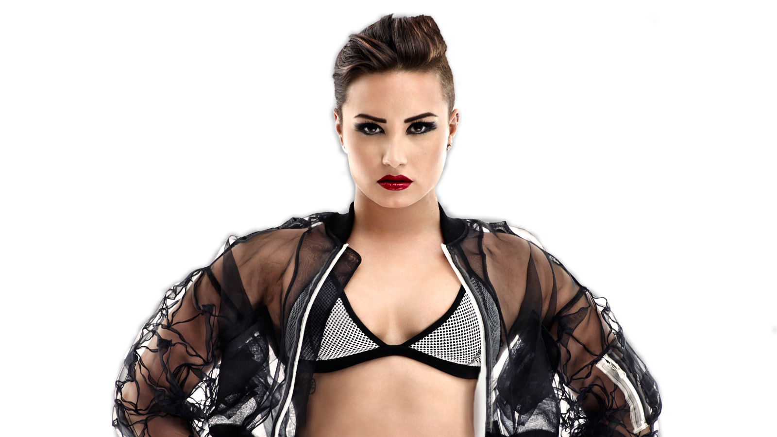 Эффектная американская актриса и певица Деми Ловато