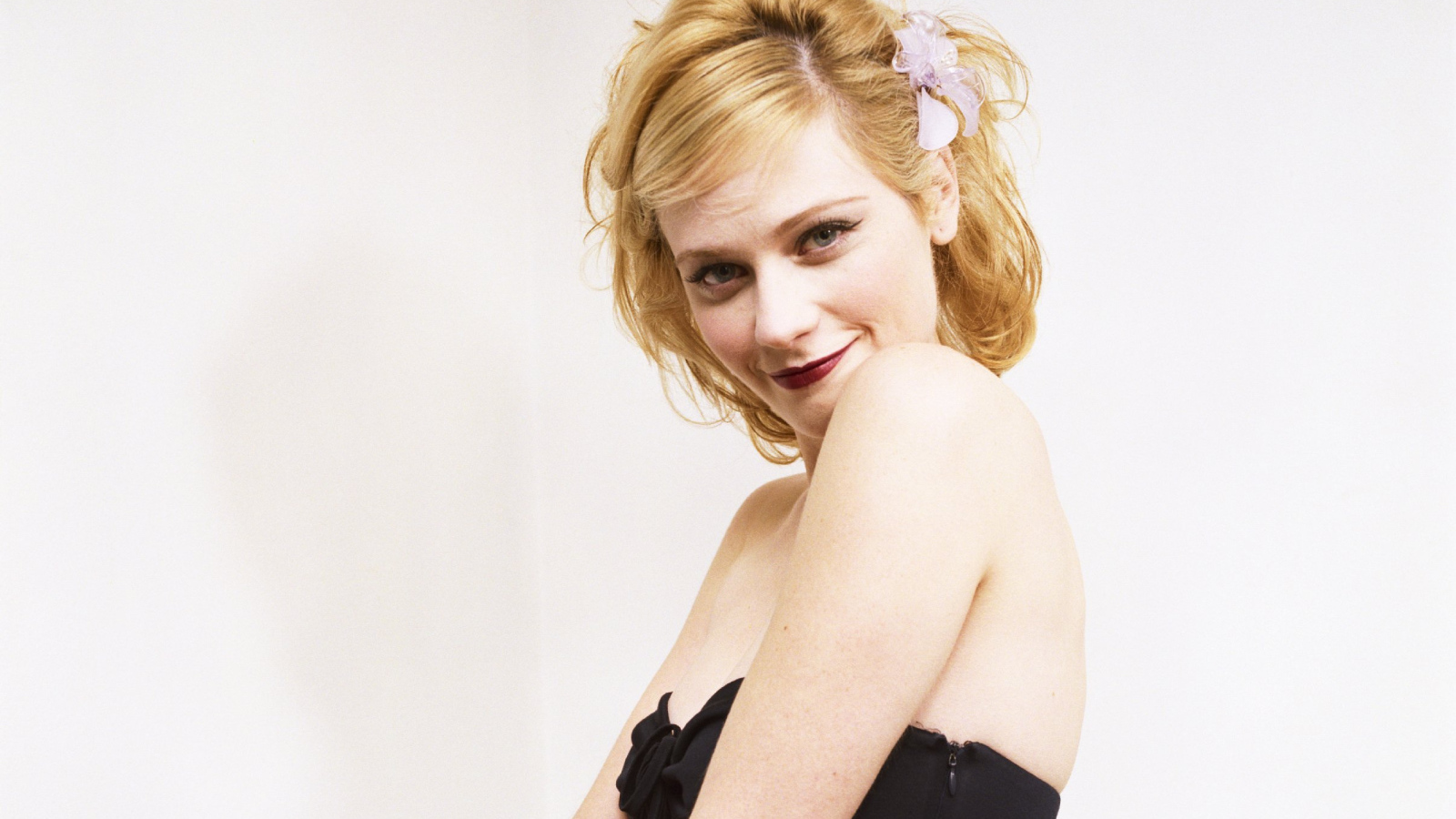 Милая девушка актриса Зоуи Дешанель 