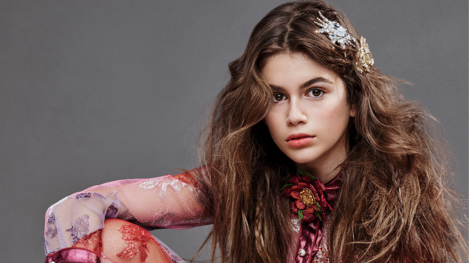 Молодая кареглазая актриса Кайя Гербер 