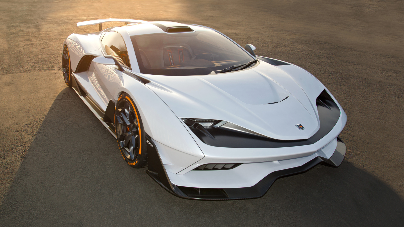 Стильный быстрый белый автомобиль  Aria FXE, 2019