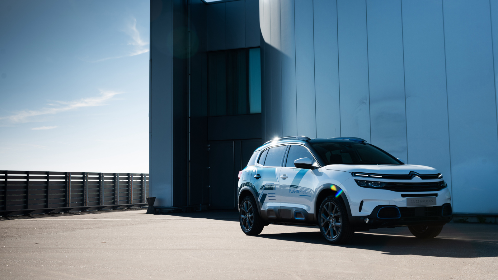 Белый внедорожник Citroen C5 2018 года