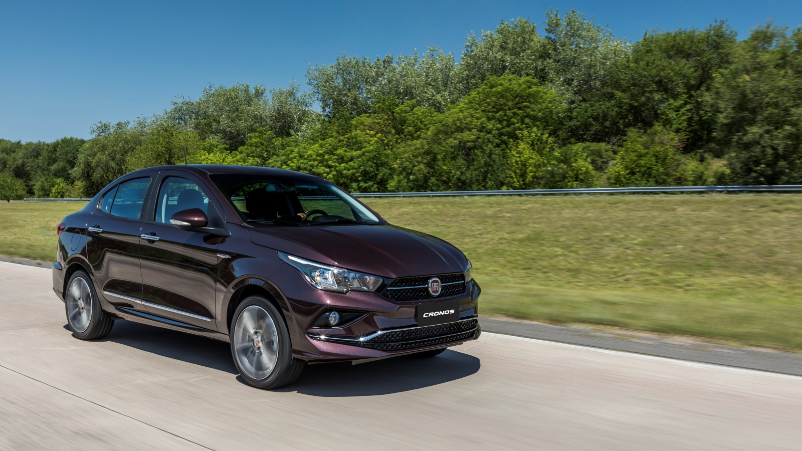 Автомобиль Fiat  Cronos Precision, 2018 года на трассе