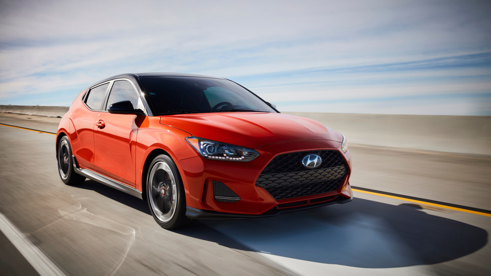 Красный автомобиль  Hyundai Veloster Turbo, 2019 года