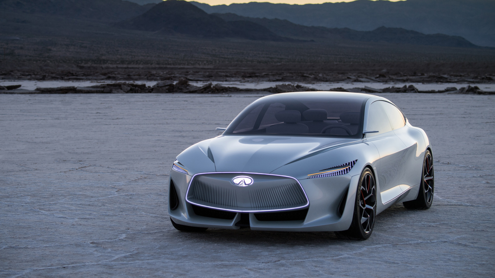 Серебристый автомобиль  Infiniti Q Inspiration Concept, 2018