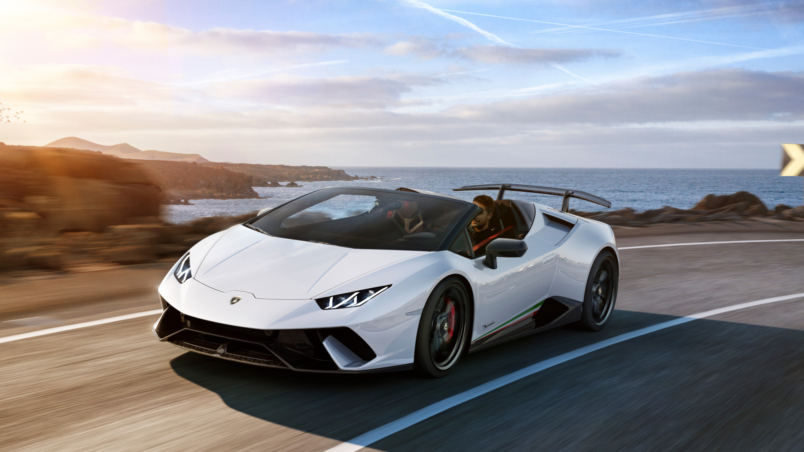 Белый кабриолет Lamborghini Huracan Performante Spyder Front View 2018