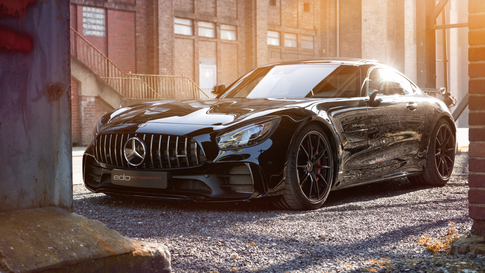 Черный спортивный стильный автомобиль Mercedes AMG GTR, 2018