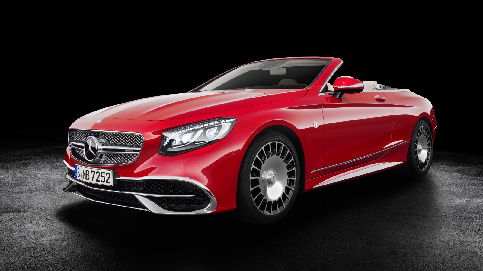 Красный кабриолет Mercedes-Maybach S650
