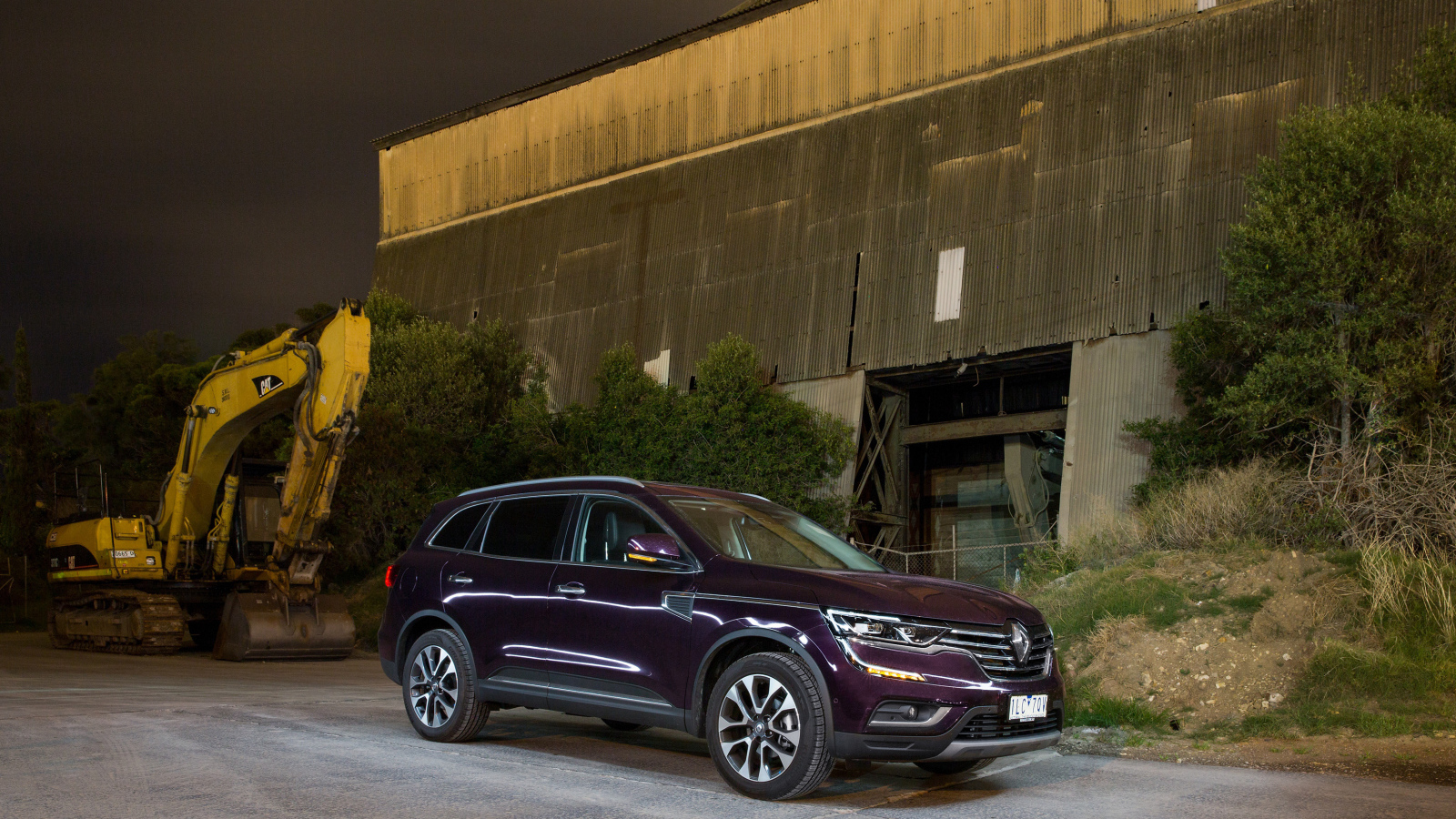 Фиолетовый внедорожник Renault Koleos