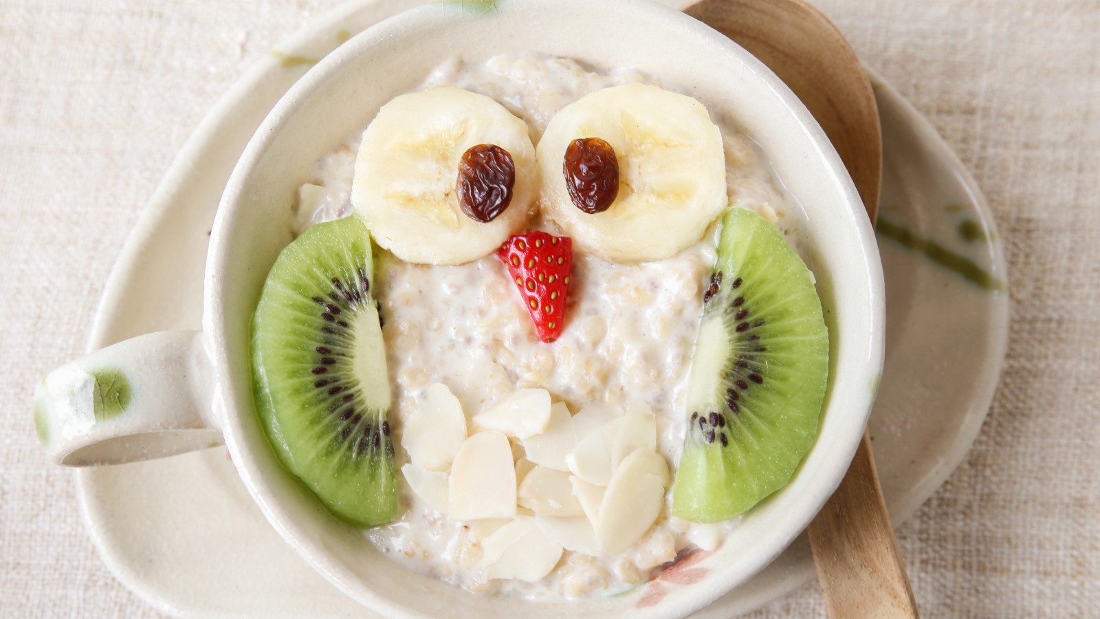 Креативное украшение детского завтрака в виде совы